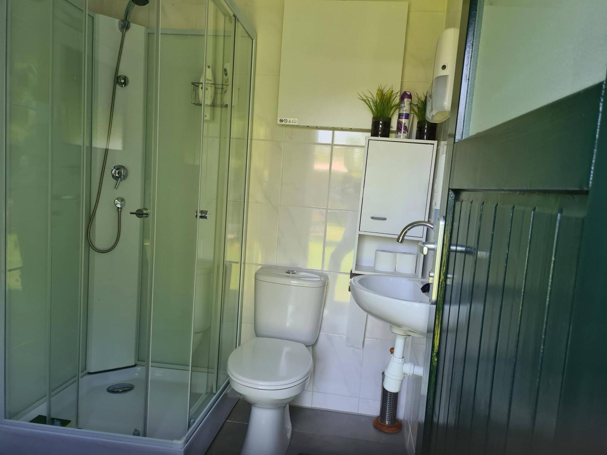 Guesthouse Wallenborn - Caravan Chalet Exterior foto